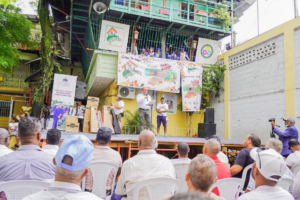 Rolfi Rojas impulsa el talento juvenil en Cristo Rey con graduación de músicos y entrega de instrumentos
