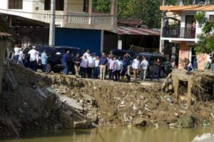 Abinader visita zonas impactadas por inundaciones en Gaspar Hernández y ordena compensaciones para afectados