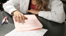 6,526 profesionales de la salud toman en la UASD exámen de residencias médicas