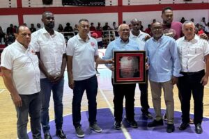 ABASADO reconoce a director general de PROMIPYME en acto celebrado en Santo Domingo Este