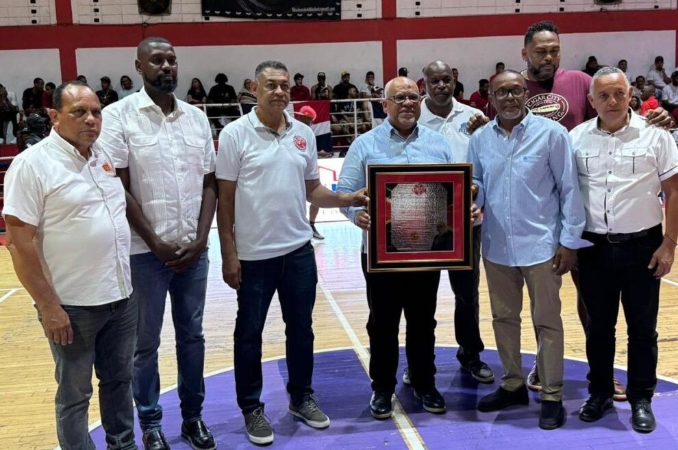 ABASADO reconoce a director general de PROMIPYME en acto celebrado en Santo Domingo Este