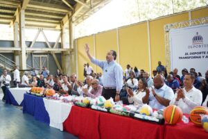 Alberto Rodríguez encabeza apertura de Juegos Interescolares en Los Alcarrizos: "El deporte escolar es el alma de las comunidades"