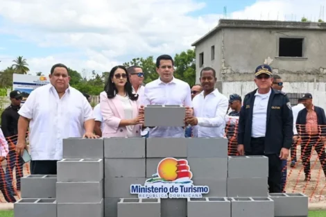 Turismo inicia obra en Las Clavellinas de Azua