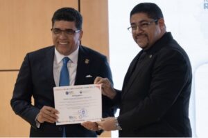 Alcalde Dío Astacio recibe el Sello Latinoamericano de Buenas Prácticas para Santo Domingo Este, primera ciudad dominicana en obtener la distinción