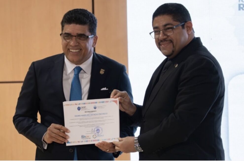 Alcalde Dío Astacio recibe el Sello Latinoamericano de Buenas Prácticas para Santo Domingo Este, primera ciudad dominicana en obtener la distinción