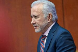 "Antonio Taveras dice que la gente votó por él; en un acto de malagradecimiento, a él se le olvidó que llegó al Senado gracias al respaldo del PRM y al liderazgo de Luis Abinader" , afirmó José Amador.