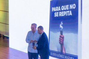 Guido Gómez Mazara presenta su libro "Para que no se repita" ante un auditorio repleto y con la presencia del presidente Luis Abinader