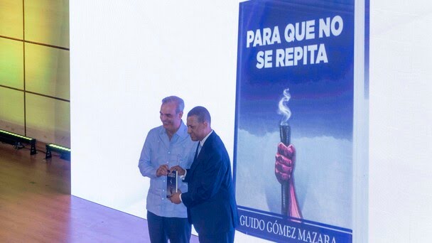 Guido Gómez Mazara presenta su libro "Para que no se repita" ante un auditorio repleto y con la presencia del presidente Luis Abinader