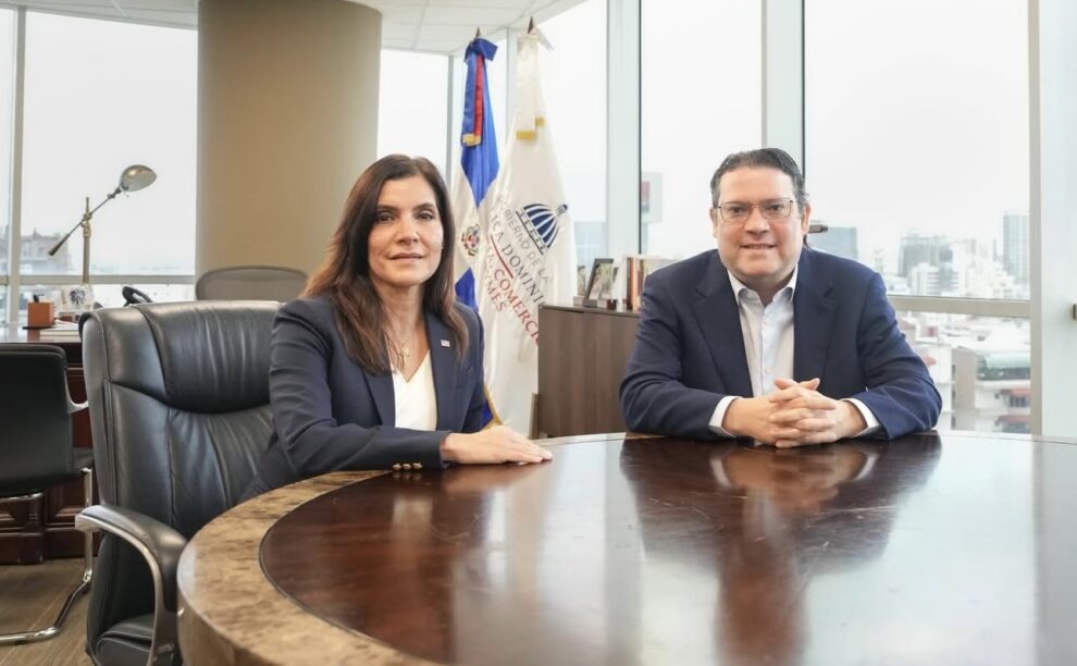 Embajadora de EEUU y Yayo Sanz vuelven a reunirse para dar seguimiento a temas bilaterales