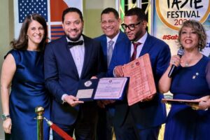 Jaime Rincón es reconocido en Nueva York por su aporte a la comunicación, el turismo y la diáspora dominicana