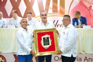 Presidente Abinader afirmó que gobierno continuará apoyando a los pequeños y medianos productores de la harina con equipamiento y ayudas técnicas para mantener precios adecuados del pan