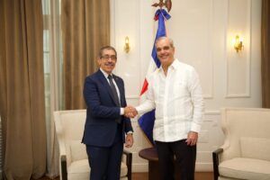 Presidente Abinader recibe en el Palacio Nacional al nuevo rector electo de la UASD, Jorge Asjana David