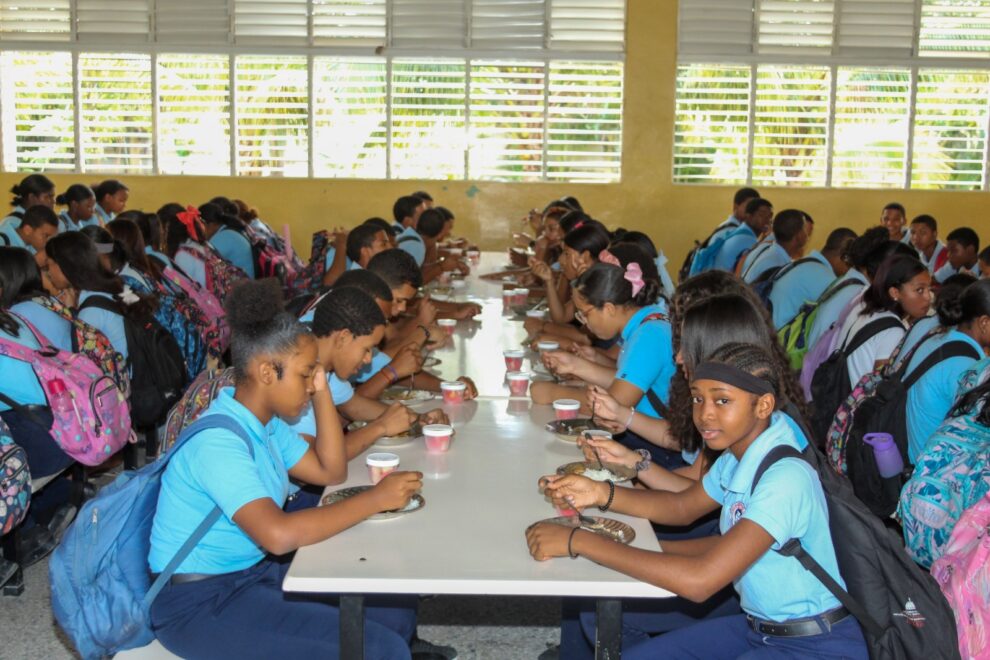 INABIE resalta aporte a la nutrición escolar con el servicio de más de 230 millones de raciones de frutas durante el pasado año escolar