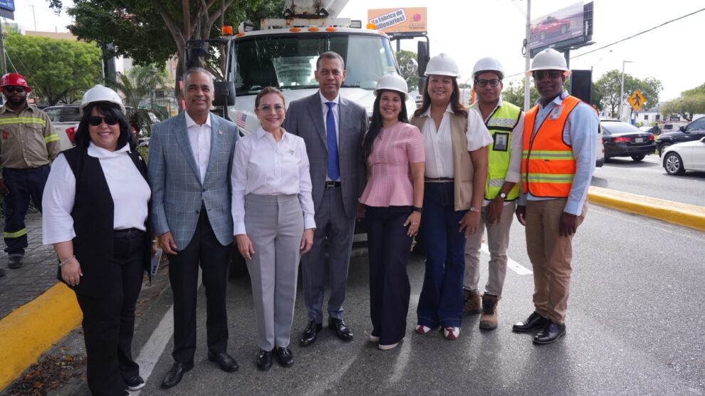 Indotel, Alcaldía del Distrito Nacional y sector eléctrico inician retiro de 300 kilómetros de cableado en desuso en la capital