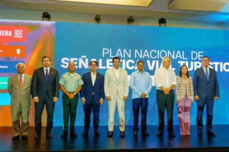 Turismo y RD Vial lanzan plan nacional de señalética turística
