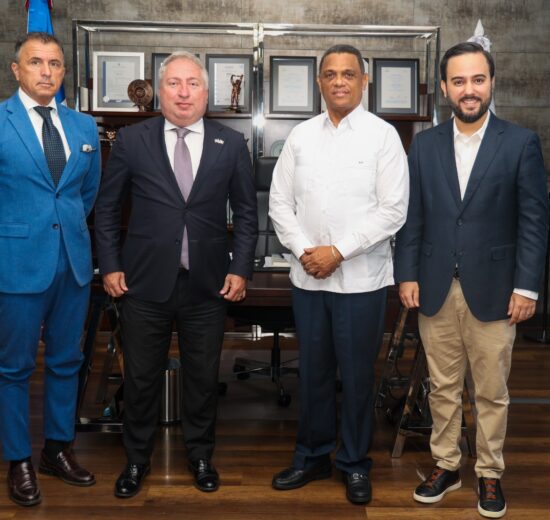 Mérido Torres recibe visita del embajador de Italia y aborda avances para fortalecer la aviación general