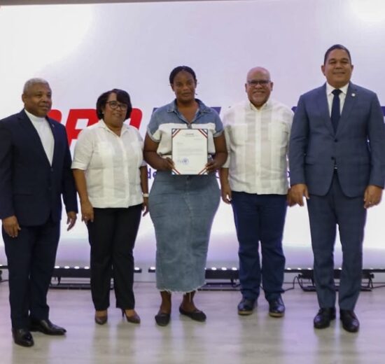 El Gobierno, a través de PROMIPYME, entrega RD$72 millones en créditos a 350 emprendedores de Barahona