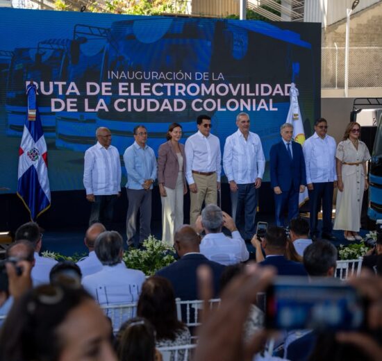 Presidente Abinader y ministro Collado inauguran la Ruta de Electromovilidad en Ciudad Colonial
