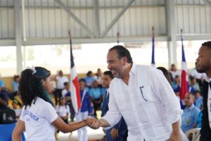 INEFI fortalece la educación física y el deporte escolar en más de 20 escuelas del Cibao con utilería deportiva; inicia la entrega de 5000 kits de trabajo para docentes