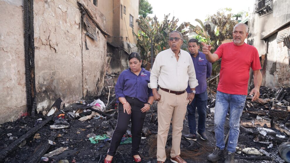 Gobierno acude en auxilio de familias afectadas por incendio en la zona Colonial a través de DASAC