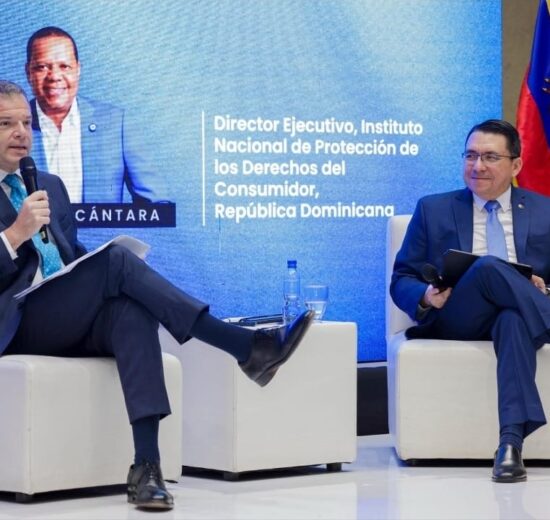 Países de Iberoamérica reconocen en El Salvador a Eddy Alcántara por sus aportes a la defensa de los consumidores a nivel global