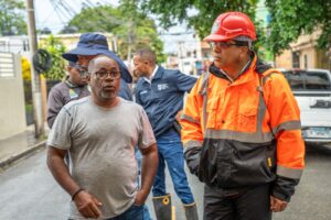 Dio Astacio dispone brigadas de limpieza y llama a la población a protegerse ante las lluvias
