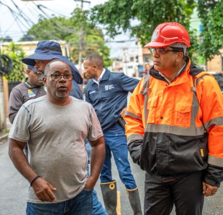 Dio Astacio dispone brigadas de limpieza y llama a la población a protegerse ante las lluvias