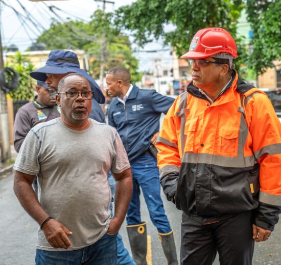 Dio Astacio dispone brigadas de limpieza y llama a la población a protegerse ante las lluvias