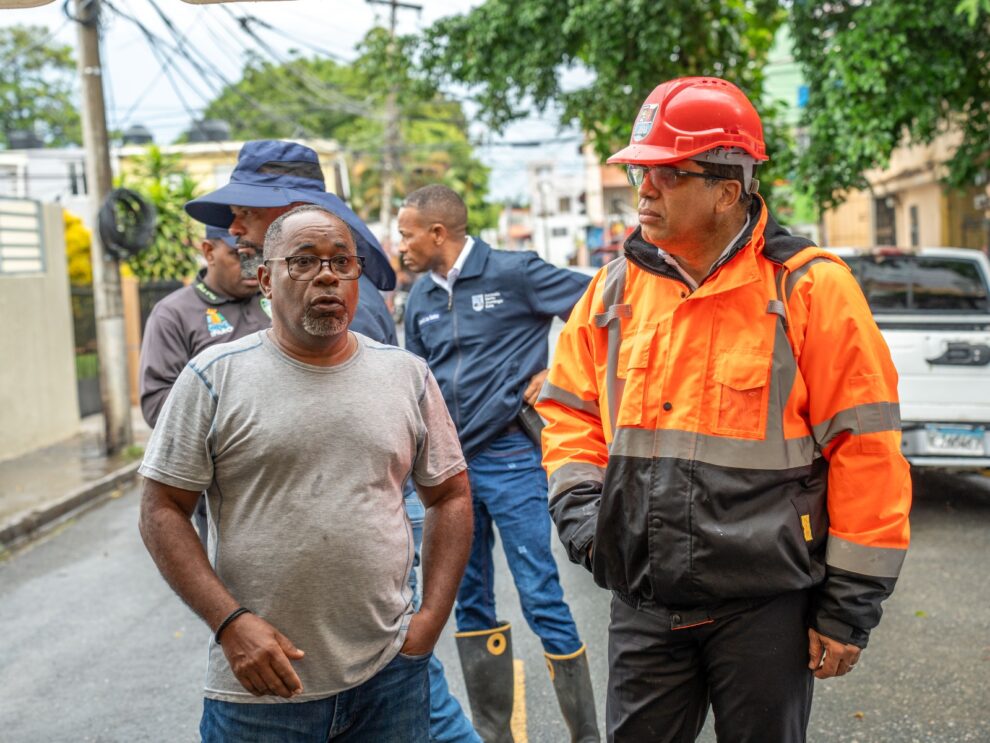 Dio Astacio dispone brigadas de limpieza y llama a la población a protegerse ante las lluvias